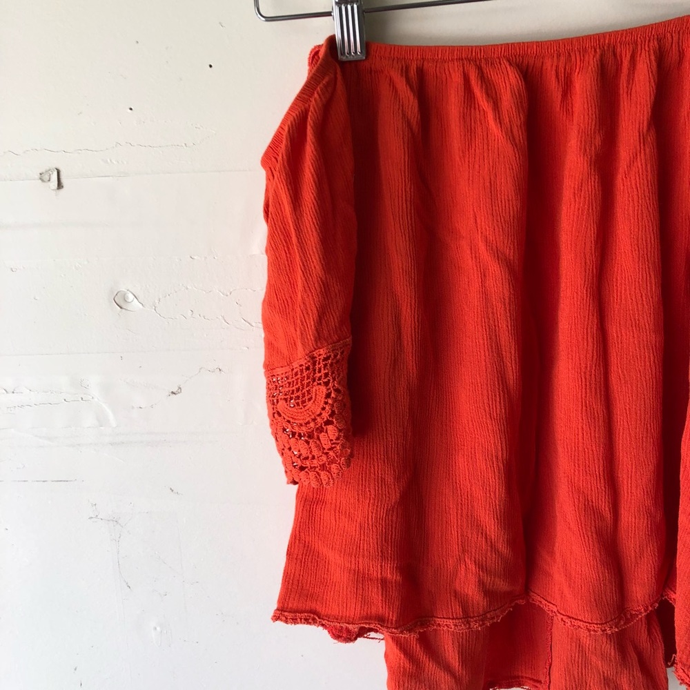 Burnt orange 🍊 off the shoulder lace blouse 🐝🍋